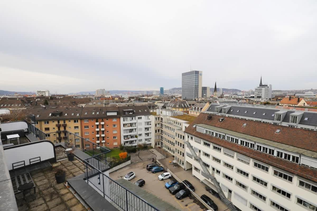 Apartemen Penthouse With Jacuzzi, Sauna And Rooftop